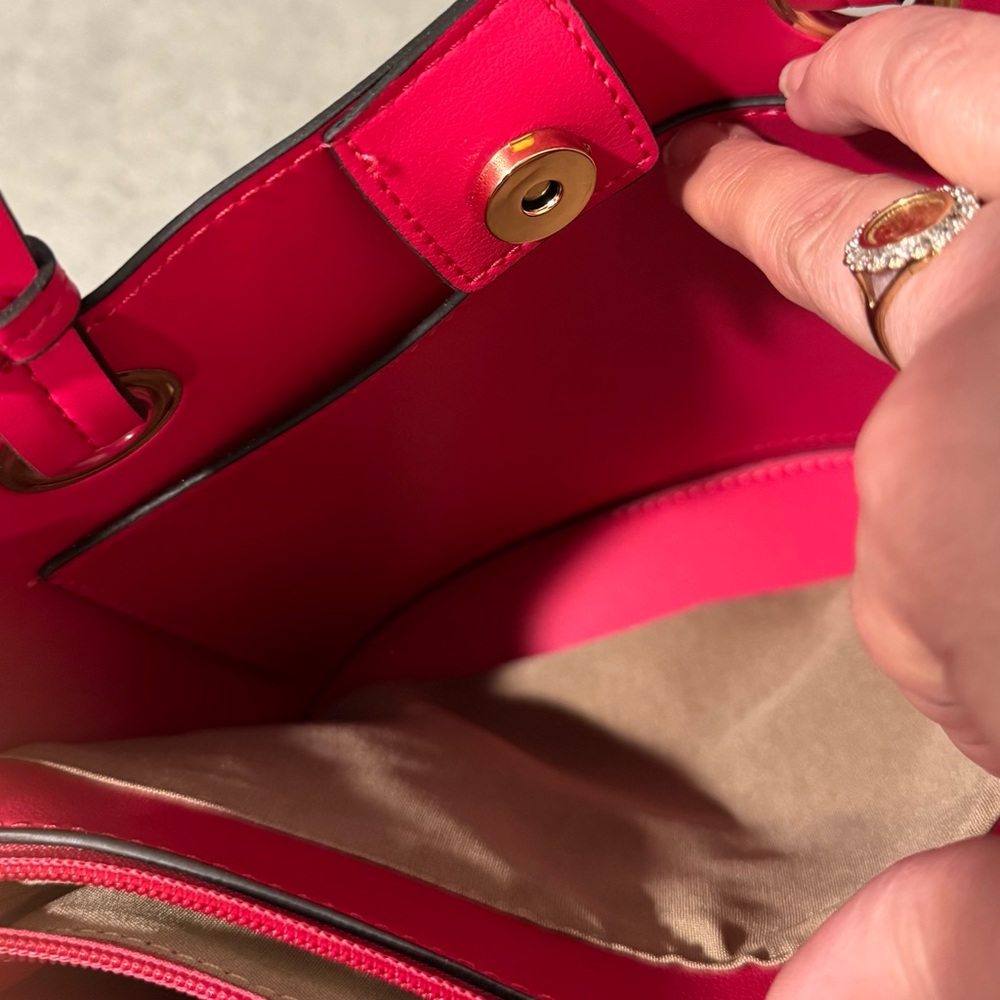 Nanette Lepore Pink Bucket Tote Handbag Vegan Leather-Retail $98! Pre-Owned!! - Picture 8 of 12